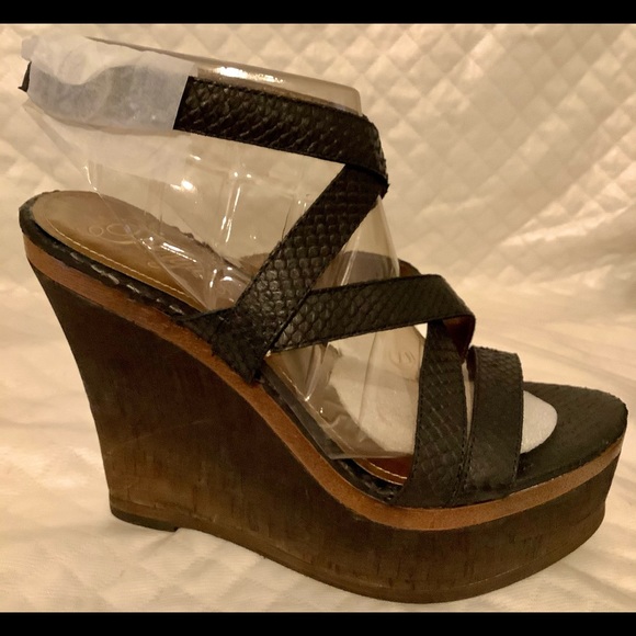 Gently used FERGIE RUSHER WEDGE SANDAL BLACK SNAKE STRAPS - Picture 2 of 7